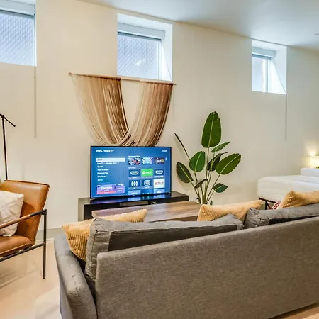 Bright And Modern Studio In Louisville # 109